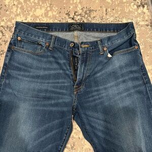 Men’s Lucky Brand 363 Straight Jean.